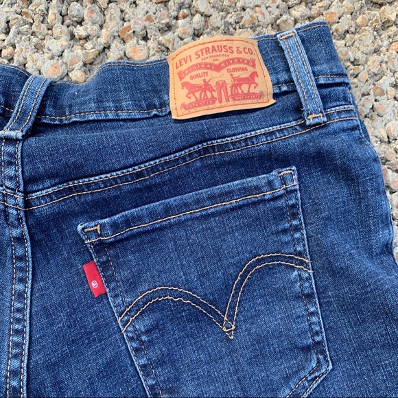 Levi’s Mid Length Short Size 28 - Picture 3 of 7